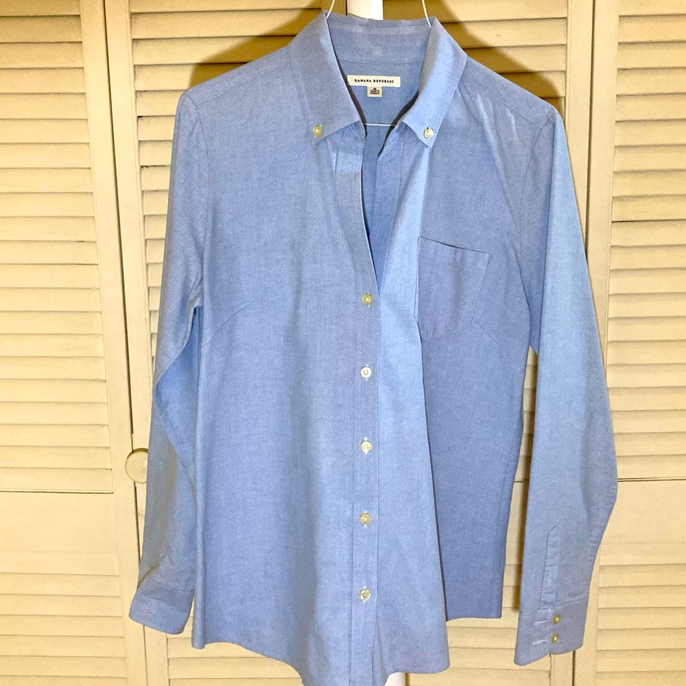 EUC Banana Republic Split Neck Button Down